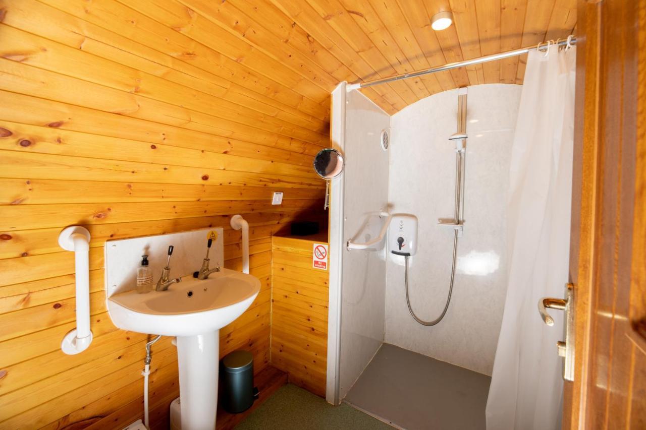 Ty Grug Pods Hotel Bryngwyn ภายนอก รูปภาพ